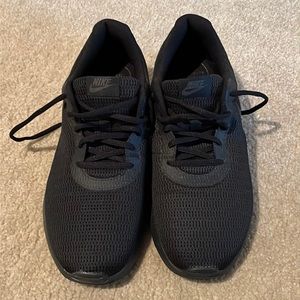 Men’s Nike Tennis Shoes Size 11 US